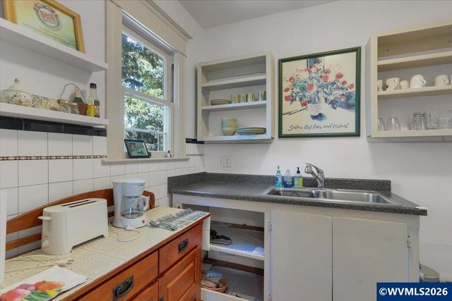 292 17th St SE, Salem, OR 97301