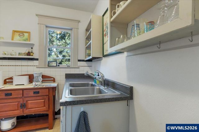 292 17th St SE, Salem, OR 97301