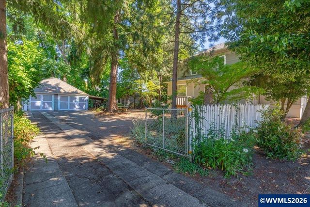 292 17th St SE, Salem, OR 97301