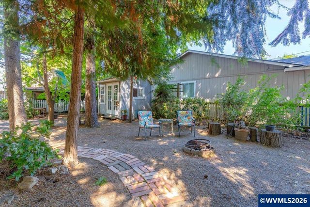 292 17th St SE, Salem, OR 97301