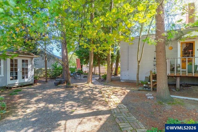 292 17th St SE, Salem, OR 97301