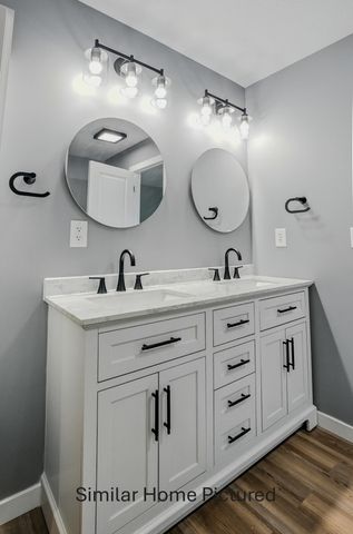 1355 E BIAS LN, Centralia, MO 65240