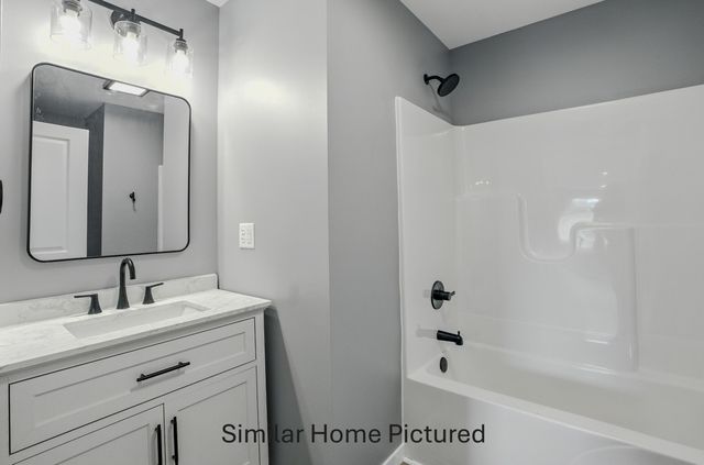 1355 E BIAS LN, Centralia, MO 65240