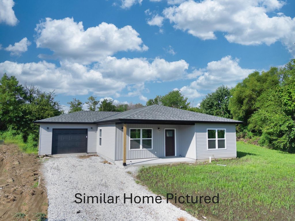 1355 E BIAS LN, Centralia, MO 65240