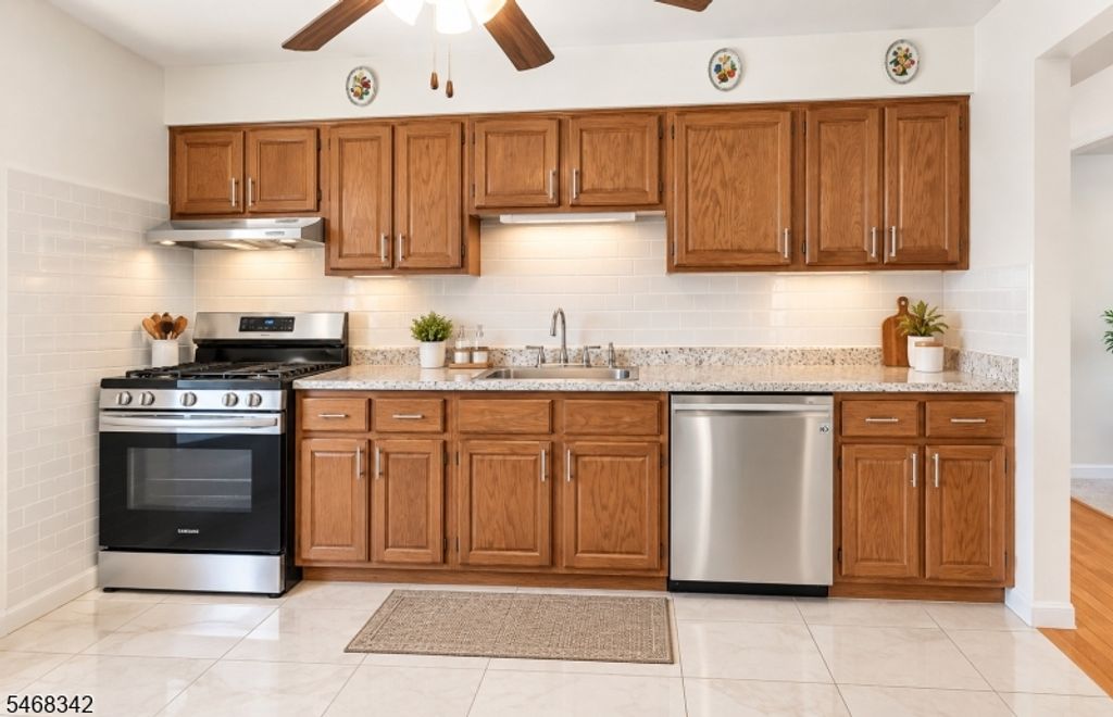 160 Stratton St, Piscataway Twp., NJ 08854 — photo 2