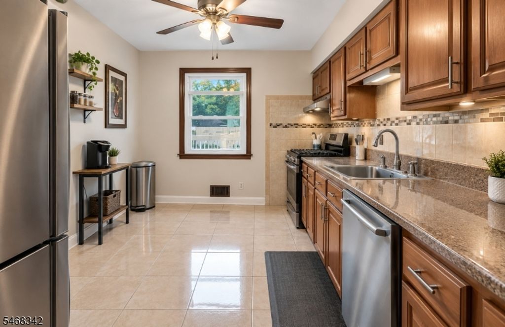 160 Stratton St, Piscataway Twp., NJ 08854 — photo 3