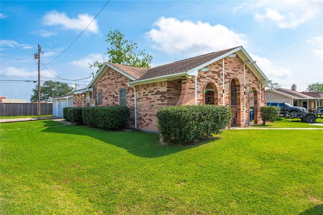 6918 Woodrow Street, Texas City, TX 77591