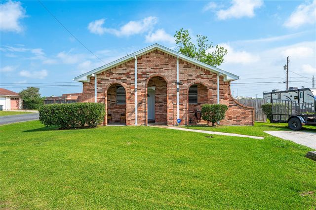 6918 Woodrow Street, Texas City, TX 77591