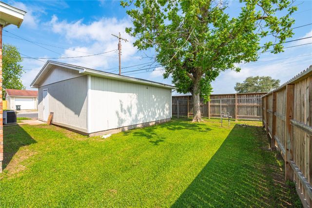 6918 Woodrow Street, Texas City, TX 77591