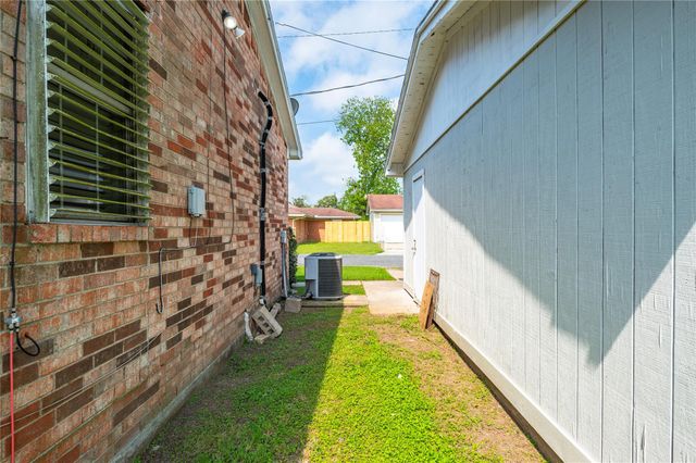 6918 Woodrow Street, Texas City, TX 77591