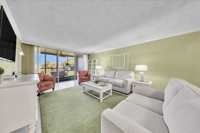 2651 S Course Drive 302, Pompano Beach, FL 33069