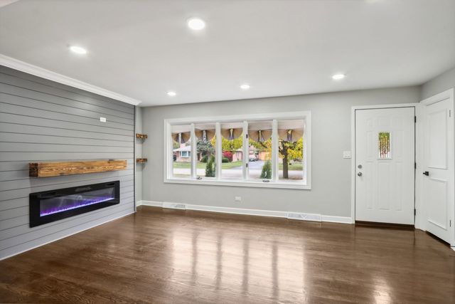 5924 W 109th Street, Chicago Ridge, IL 60415