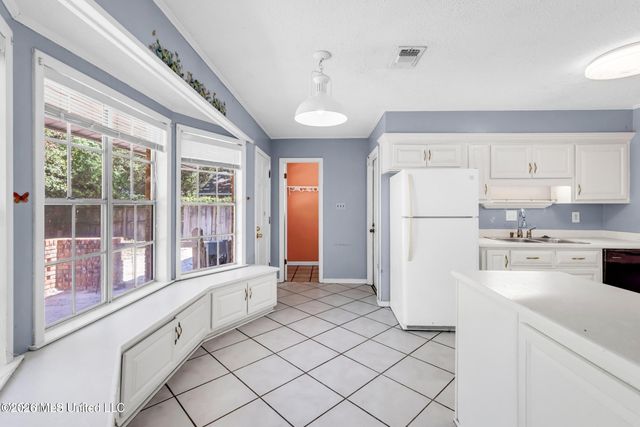 2530 Old Bay Road, Biloxi, MS 39531