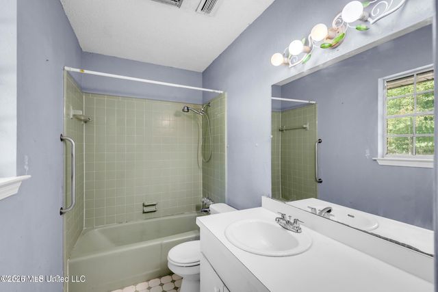 2530 Old Bay Road, Biloxi, MS 39531