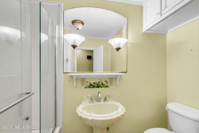 2530 Old Bay Road, Biloxi, MS 39531