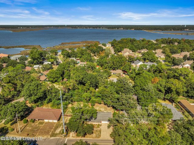 2530 Old Bay Road, Biloxi, MS 39531