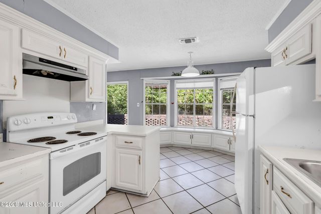 2530 Old Bay Road, Biloxi, MS 39531