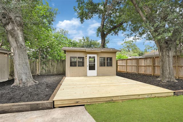 11306 Valley Spring Drive, Houston, TX 77043