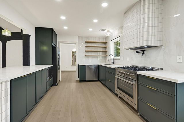 11306 Valley Spring Drive, Houston, TX 77043