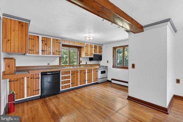 5511 N FRONT ST, Harrisburg, PA 17110