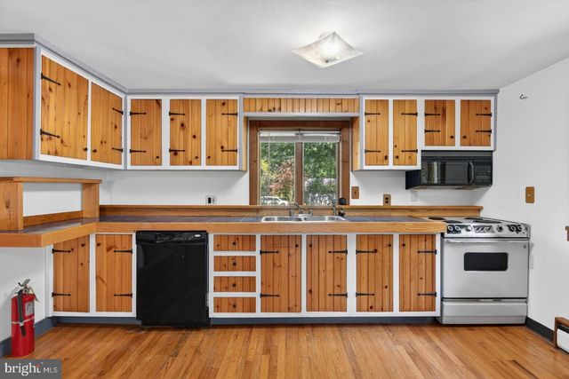 5511 N FRONT ST, Harrisburg, PA 17110