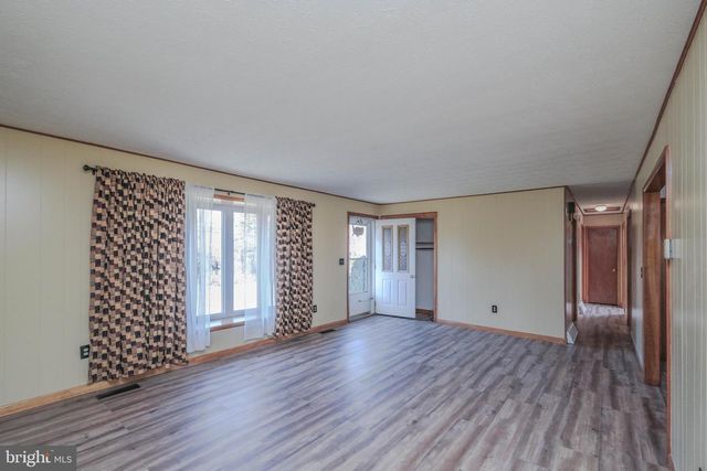 15462 JERSEY MOUNTAIN RD, Levels, WV 25431