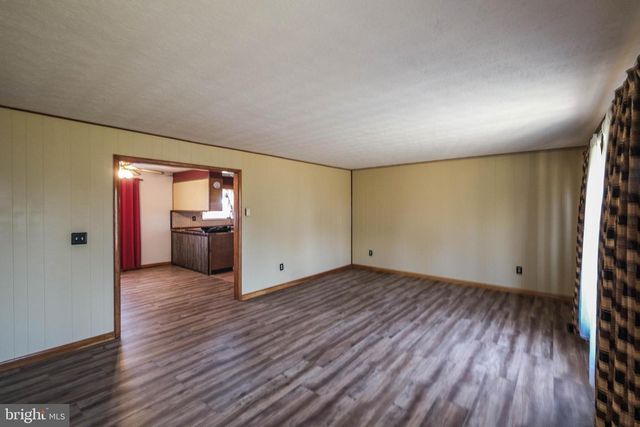 15462 JERSEY MOUNTAIN RD, Levels, WV 25431