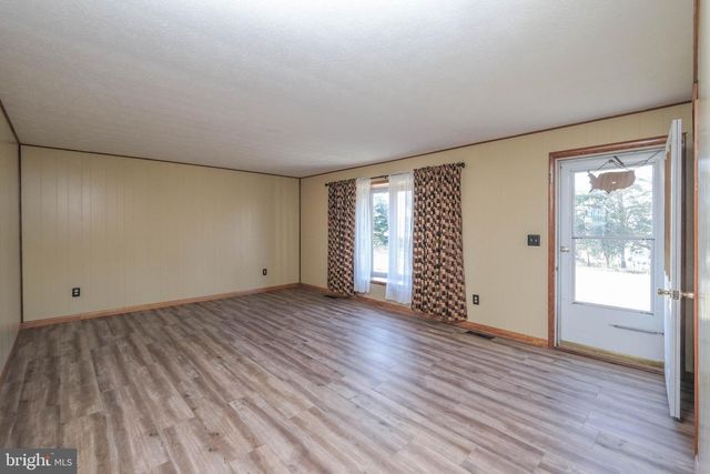 15462 JERSEY MOUNTAIN RD, Levels, WV 25431