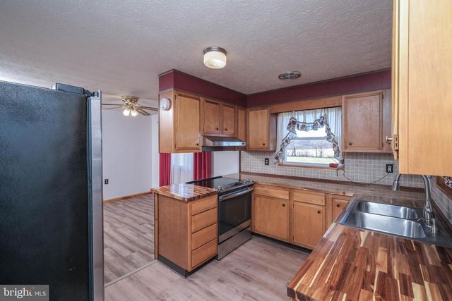 15462 JERSEY MOUNTAIN RD, Levels, WV 25431