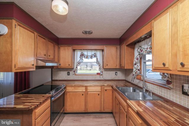 15462 JERSEY MOUNTAIN RD, Levels, WV 25431