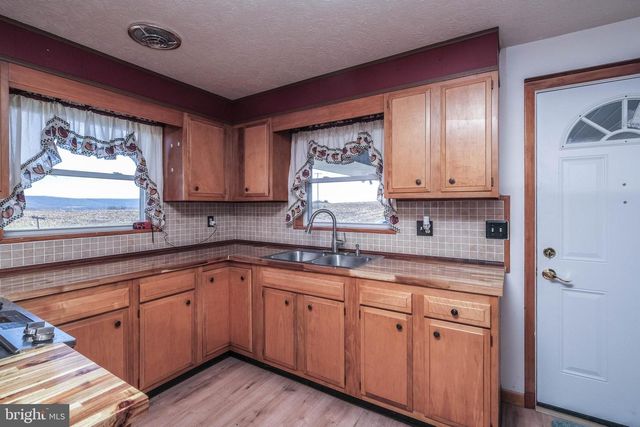 15462 JERSEY MOUNTAIN RD, Levels, WV 25431