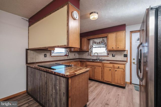 15462 JERSEY MOUNTAIN RD, Levels, WV 25431