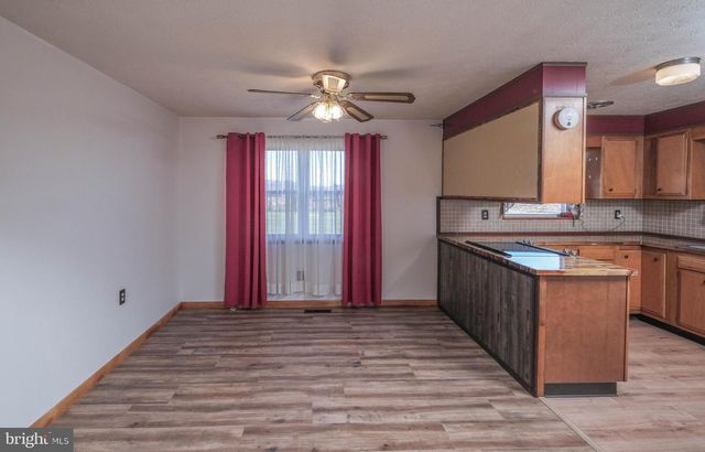 15462 JERSEY MOUNTAIN RD, Levels, WV 25431