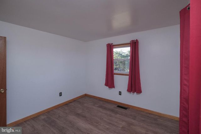 15462 JERSEY MOUNTAIN RD, Levels, WV 25431