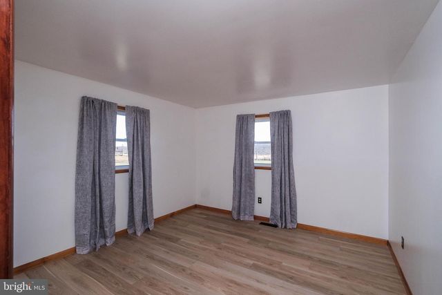 15462 JERSEY MOUNTAIN RD, Levels, WV 25431