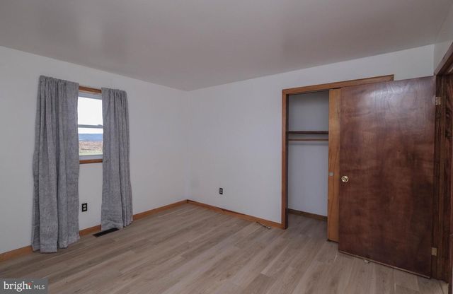 15462 JERSEY MOUNTAIN RD, Levels, WV 25431