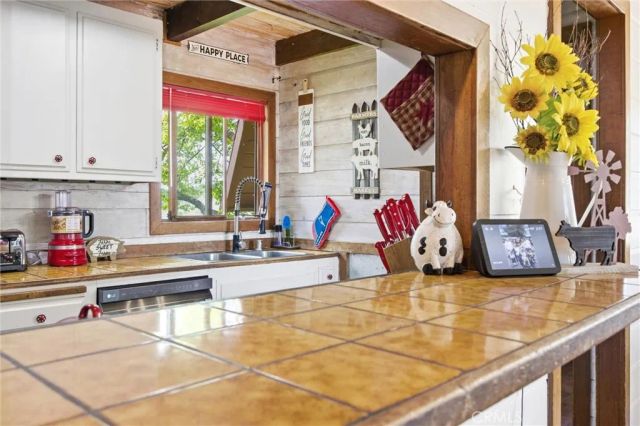 24300 Woodbine Court, Tehachapi, CA 93561