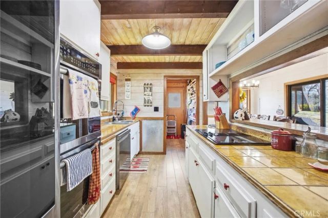 24300 Woodbine Court, Tehachapi, CA 93561