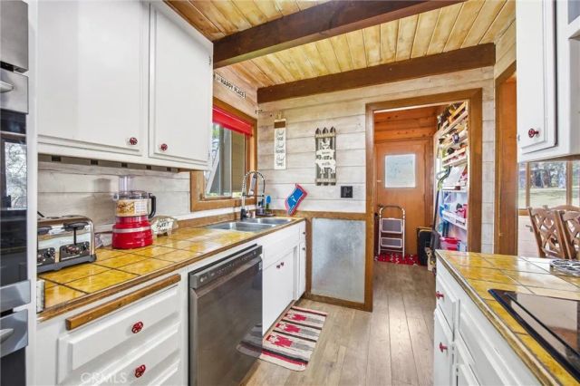 24300 Woodbine Court, Tehachapi, CA 93561