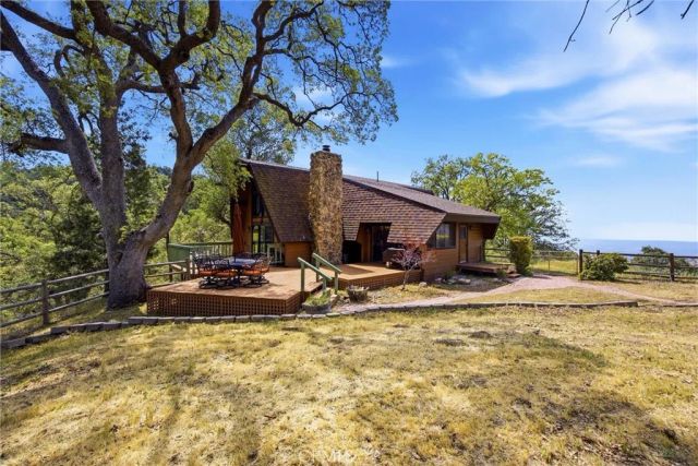 24300 Woodbine Court, Tehachapi, CA 93561