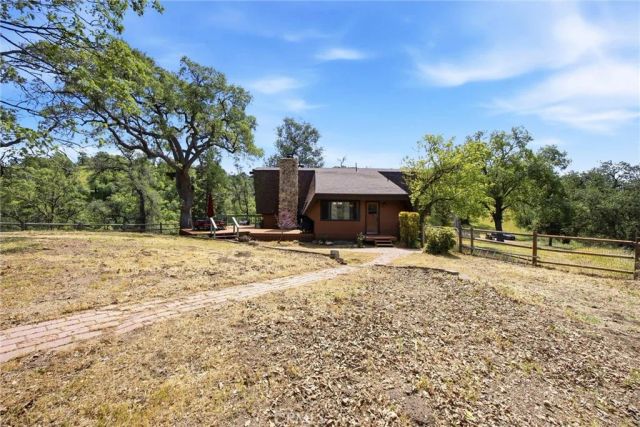 24300 Woodbine Court, Tehachapi, CA 93561