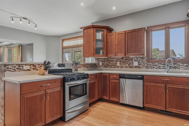 2002 Falcon Ridge Court, Fort Wayne, IN 46845