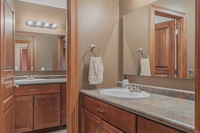 2002 Falcon Ridge Court, Fort Wayne, IN 46845