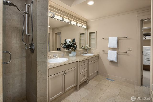232 Overlake Drive E, Medina, WA 98039