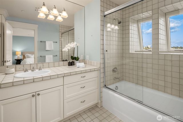 232 Overlake Drive E, Medina, WA 98039