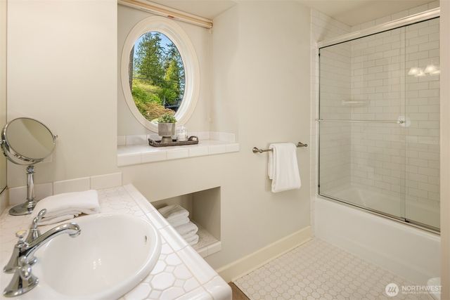 232 Overlake Drive E, Medina, WA 98039