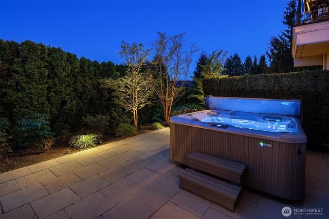 232 Overlake Drive E, Medina, WA 98039
