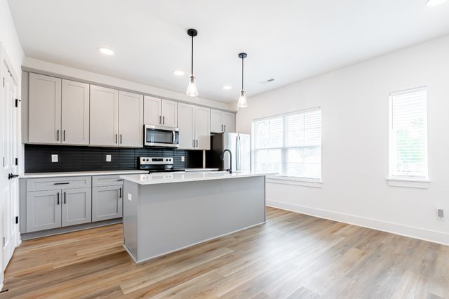 746 N DuPont Ave, Madison, TN 37115