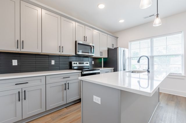 746 N DuPont Ave, Madison, TN 37115