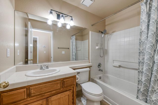 6133 N Marty Avenue, Fresno, CA 93711